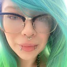 Hello, I'm Wendy and something to know about me is......I crochet a lot and  I love cats 🙂