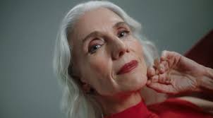 Natura Chronos dá continuidade à campanha contra etarismo