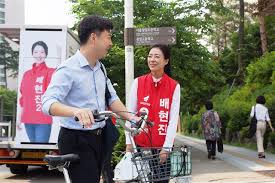 배현진 자유한국당 송파을 후보가 악플을 asmr로 읽어봤다! í¬í†  ë°°í˜„ì§„ í›„ë³´ ë¯¸ì†Œë¡œ í'œì‹¬ ê³µëžµ ì„œìš¸ì‹ ë¬¸