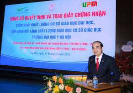 Trường Đại học Y Hà Nội đón nhận Giấy chứng nhận kiểm định chất lượng cơ sở  giáo dục đại học