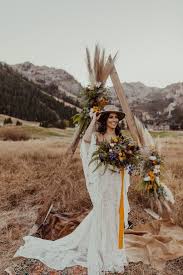 This Styled Shoot With Abc S Bachelorette Becca And Her Beau Garrett Are What Boho Wedding Dreams Are Ma Boho Wedding Arch Styled Wedding Shooting Boho Wedding