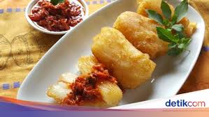 Campurkan bumbu halus dengan tepung terigu dan beras, lalu aduk sampai merata. Ubi Dan Singkong Goreng Renyah Siapa Mau