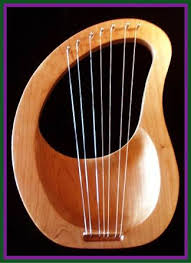 Beautiful Lyre Reminiscent Of A Barbara Hepworth Sculpture Courtesy Of Www Naturessong Com Lira Instrumentos Maos
