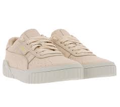 Sie sind absolut straßentauglich und mit warmem fell gefüttert sogar im winter tragbar. Puma Cali Emboss Echtleder Schuhe Zeitlose Damen Sneaker Mit 7 Loch Schnurung Beige