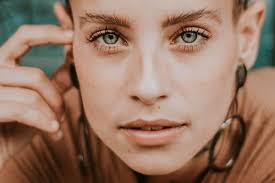 Mit braunen augen verbinden viele menschen vertrauen, wärme und sinnlichkeit. Banana Beauty Liquid Lipsticks Was Passt Zu Augenfarbe Haarfarbe