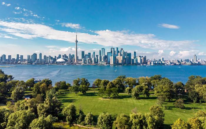 A guide to Toronto: a clean, green and cosmopolitan city