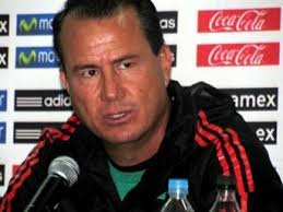 Pachuca presentó a Efraín Flores como su nuevo técnico