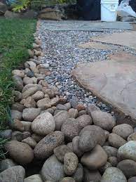 Building A Flagstone Patio Pea Gravel Patio Patio Stones Outdoor Patio Diy