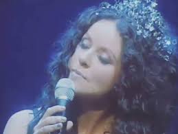 Thanks to @hector0d for sharing this video of Sarah singing 'Moon River',  originally performed by Audrey Hepburn in the 1961 movie Breakfast at  Tiffany's.