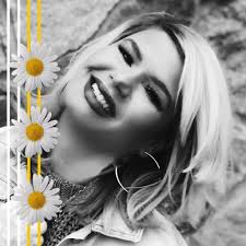 Help us wish @roseroom_kelly a very Happy Birthday. Kelly is our amazing  massage therapist/ esthetician. We highly suggest booking an appointment  with her. 💕💆🏼‍♀️ 💕