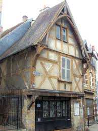 Montlucon Allier Maison Des 5 Piliers Xveme Les Regions De France Paysage Auvergne Auvergne