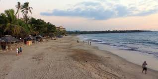 Di tambah dengan biaya parkir untuk mobil akan dikenakan biaya 5 ribu rupiah untuk kendaraan bermotor akan dikenakan tarif 3 ribu rupiah. Harga Tiket Masuk Pantai Kutang Dengan Cukup Membayar Tiket Masuk Rp 3000 Per Orang Kita Bisa Menikmati Fasilitas Didalamnya