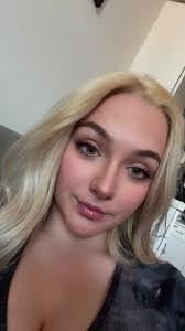 Shauna Willis's Instagram, Twitter & Facebook