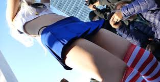 コミックマーケットで視線を独り占め巨乳レイヤーの割れ目を盗撮