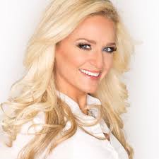 Casey Wallace's Instagram, Twitter & Facebook