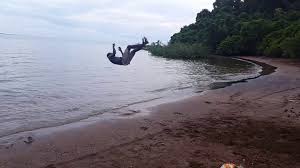 Mayotte découverte vous emmène en sortie bateau à mayotte pour observer les baleines, dauphins, raies manta, requins et la barrière de corail. Tricking Mayotte Plage De Hamaha 2016 1 Youtube
