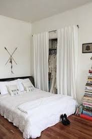 海外セレブに学ぶベッドルームのコーディネートの基本 naver まとめ hostel room small bedroom home