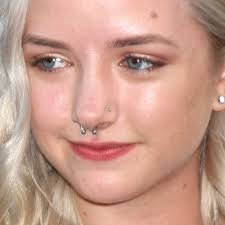 Maddi Bragg's Makeup Photos & Products