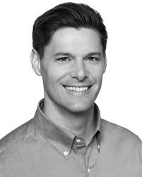 Gina Claxton returned to us for an updated headshot. We love returning  customers. Does your headshot need an update? Makeup by @apricat_artistry  #headshot #headshotphotographer #headshotphotography