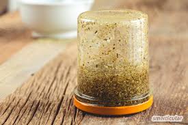 Der fenchel (foeniculum vulgare) ist die einzige pflanzenart der gattung foeniculum innerhalb der familie der doldenblütler (apiaceae). Fenchelhonig Selber Machen Bewahrtes Hausmittel Bei Husten Und Halsschmerzen