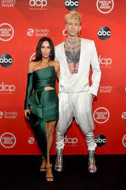 Megan fox is sending a message with her new ring — just not the one you might think. Megan Fox S Ring Sparks Machine Gun Kelly Engagement Rumors Instyle