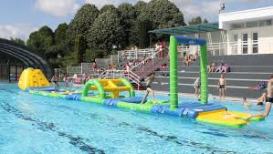 La Chataigneraie Des Structures Gonflables Et De La Plongee A La Piscine