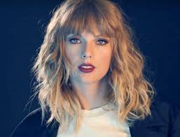 Taylor Swift's age and pictures over the years compared to fans' ages