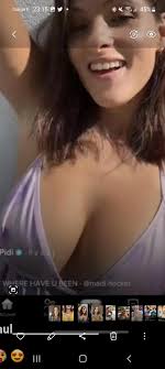 Elle montre son cul en public-vidéo audacieuse décadente