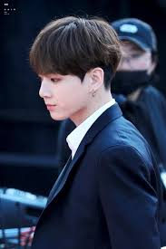 Selain itu, kini modelnya pun sangat fresh dan trendy. 11 K Pop Idol Cowok Tampil Manly Dengan Potongan Rambut Undercut Ada Jungkook Bts Sampai Chanyeol Exo Kapanlagi Com