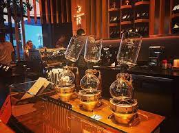 Starbucks Reserve In Palm Springs Vacuum Brewers All In A Row Starbucks Starbucksreserve Coffee Caffe Drink Food Palmsprings