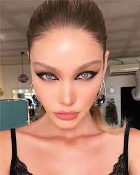Natural Makeup Trends You Should Know In 2020 Women Fashion Lifestyle Blog Shinecoco Com Fashion Makeup Artistry Makeup Hair Makeup