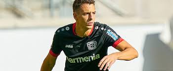 Get the latest bayer leverkusen news, scores, stats, standings, rumors, and more from espn. Bayer 04 Leverkusen Wird Die Leihe Von Santiago Arias Verlangert