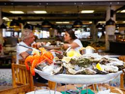 Gouter Des Fruits De Mer Arcachon Office De Tourisme Des Congres De La Culture Et Du Commerce