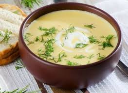 Servim calda, cu paine prajita unsa cu crema de branza cu verdeata. Supa Crema De Spanac Cu Smantana