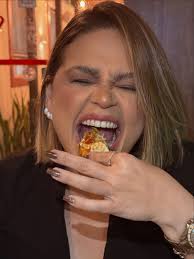 Uma combinação que surpreende 🍷🍝 O Fillet & Pasta com Shitake é um dos  pratos mais marcantes da Crepitxo, e os ingredientes dizem tudo: 🥩  Medalhões de mignon grelhados 🍇 Molho de