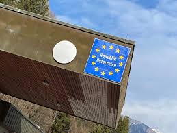 Rückkehrer aus italien, österreich und der schweiz sollen 14 tage zu hause bleiben. Zehn Tage Quarantane Fur Italien Und Slowenien Ruckkehrer In Karnten Italien 5 Minuten Nachrichten Aktuelles