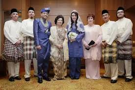 Masih ingat sarimah ibrahim beginilah kehidupannya setelah berkahwin dengan kerabat negeri sembilan. Sarimah Ibrahim Tunku Jamie Berbulan Madu Di New York 1malaysianews