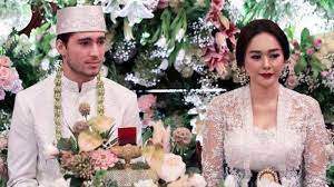 Eryck amaral atau eryck clecyus alves amaral adalah model asal brazil yang merupakan suami aura kasih atau yang bernama asli shahiyani febri wiraatmadja. Profil Dan Biodata Ercyk Amaral Yang Digugat Cerai Aura Kasih Usia Lebih Muda Dan Model Terkenal Surya