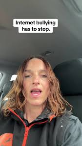 Lindsay Bull Hand Now