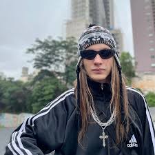 eu sou russa, uso ushanka" ah ok eu sou daniel uso toca do chaves