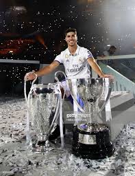 Karim benzema has taken his uefa champions league goals total to 71, matching real madrid great raúl gonzález's tally to become the joint fourth highest scorer in europe's top club football competition. Marco Asensio Celebrates During The Real Madrid Celebration The Day Real Madrid Team Real Madrid Club Santiago Bernabeu Stadium