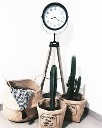 Cette Horloge Sur Trepied Est En Vente Chez Babou Si Si Blogeusedefillesoso Inspiration Deco Horloge Deco