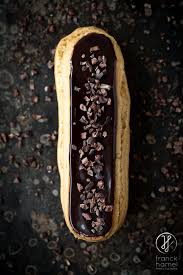 Eclair Au Chocolat French Pastries Desserts Eclair Au Chocolat Chocolat Et Patisserie Francaise