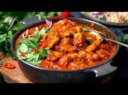 A Rich Fragrant And Relatively Hot Curry Chicken Madras Is Easy To Make At Home In One Pan A Great Fri Chicken Madras Fakeaway Recipes Capsicum Curry Recipe