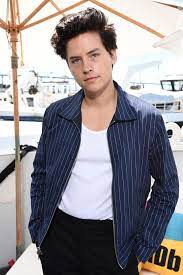 21 things you didn't know about cole sprouse. Cole Sprouse Nach Lili Reinhart Verliebt In Ein Model Gala De