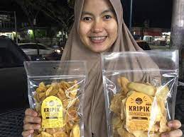 Jessica valentina 01020581721027 deby sintya rosha 01020581721030 agia marezza 01020581721032 delvi juwita 01020581721033 mirza fahri 01020581721036 kelas : Diolah Secara Khusus Kripik Seni Memiliki Kualitas Nasional Dengan Tiga Varian Rasa Yang Tidak Biasa Kaltim Today