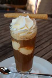 Sommer Sonne Terrasse Biergarten Eiskaffee Kaffee Und Kuchen Lecker Eiskaffee