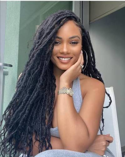 Faux locs beauty @essencetatiana 🔥 Locs styles Slay your braids . . Credit @essencetatiana