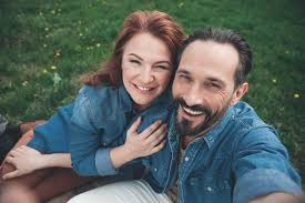 Débattant sur le plateau de rmc story avec laurent neumann, les propos d'emmanuel lechypre ont fait réagir sur twitter. Tomber Amoureux D Une Femme Plus Agee Est Ce La Cle Du Bonheur