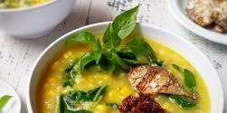 Siapkan bumbu dan bahan untuk bubur manado : Cara Membuat Bubur Manado Gurih Dan Nikmat Merdeka Com